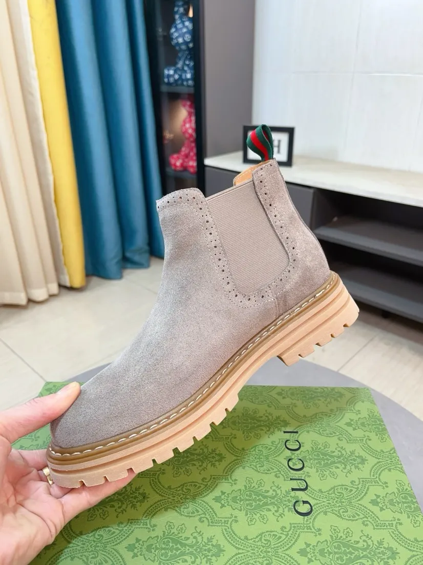 Men's shoes 💰540🌸🌸 (GUCCI) [cow lining plus velvet optional] [can be made without standard] New product Martin boots imported from Canada with full top layer high mercerized frosted fabric, punched using 3D digital technology, high-end and classy, ​​versatile to wear, full of three-dimensionality, close pictures will make you obsessed with the leather. You can't extricate yourself ~ the best on the market.          Fabric: Cowhide/Embossed Lining: Cowhide.          Please make a note when placing an order, sizes: 38-44 (37, 45, 46 can be customized and cannot be returned or exchanged) 5 colors available; black, gray, khaki, coffee, and earthy yellow